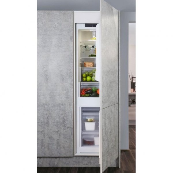 Холодильник Hotpoint-Ariston BCB7030ECAAO3